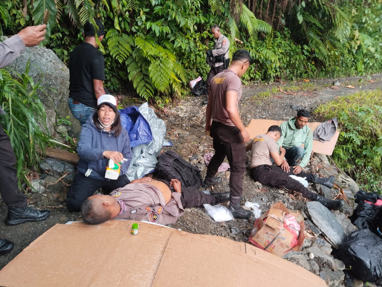 Mobil Pengangkut Logistik Pilkada di Pulau Buru Terbalik, Empat Anggota Polisi Terluka