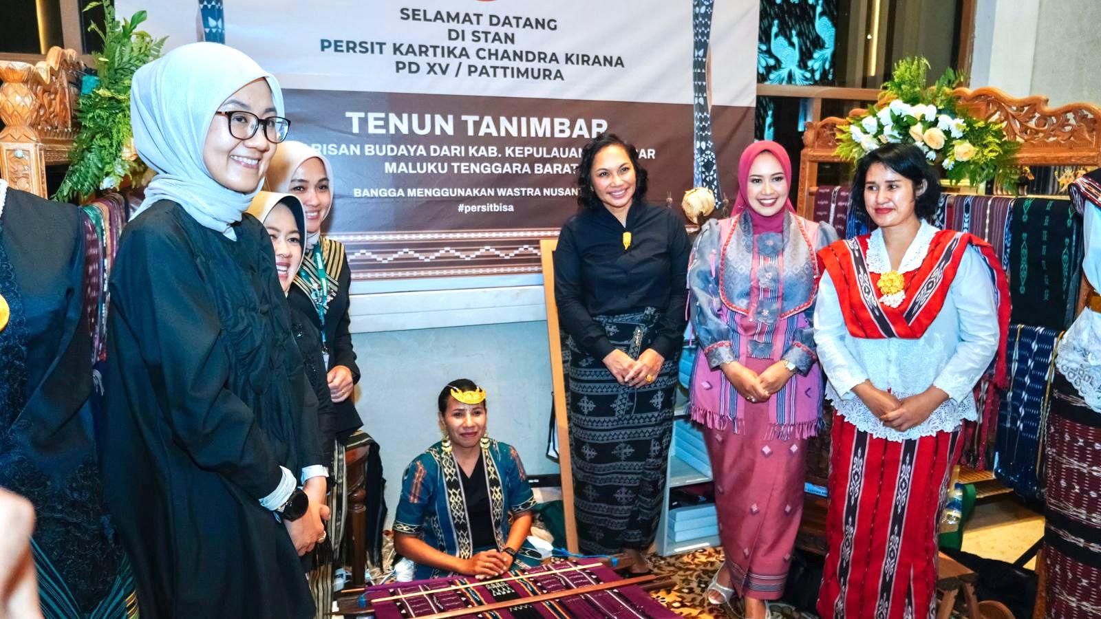 Persit, Persatuan Istri Prajurit Kodam XV/Pattimura Tampilkan Kreasi Tenun Tanimbar untuk Peluncuran Program #PersitBisa