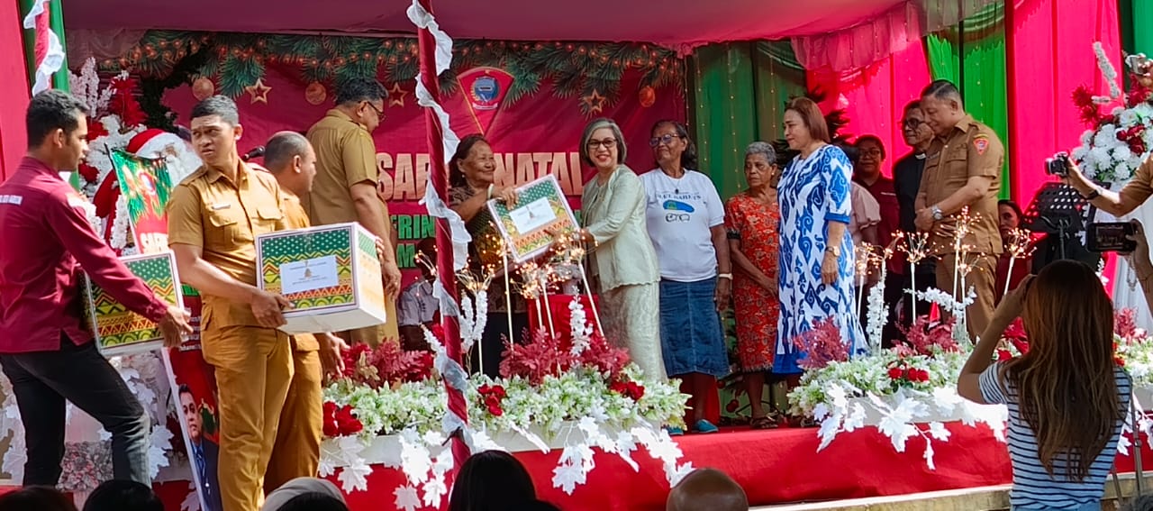 Pemkot Ambon Gelar Safari Natal 2024 Bersama Jemaat Imanuel Karpan