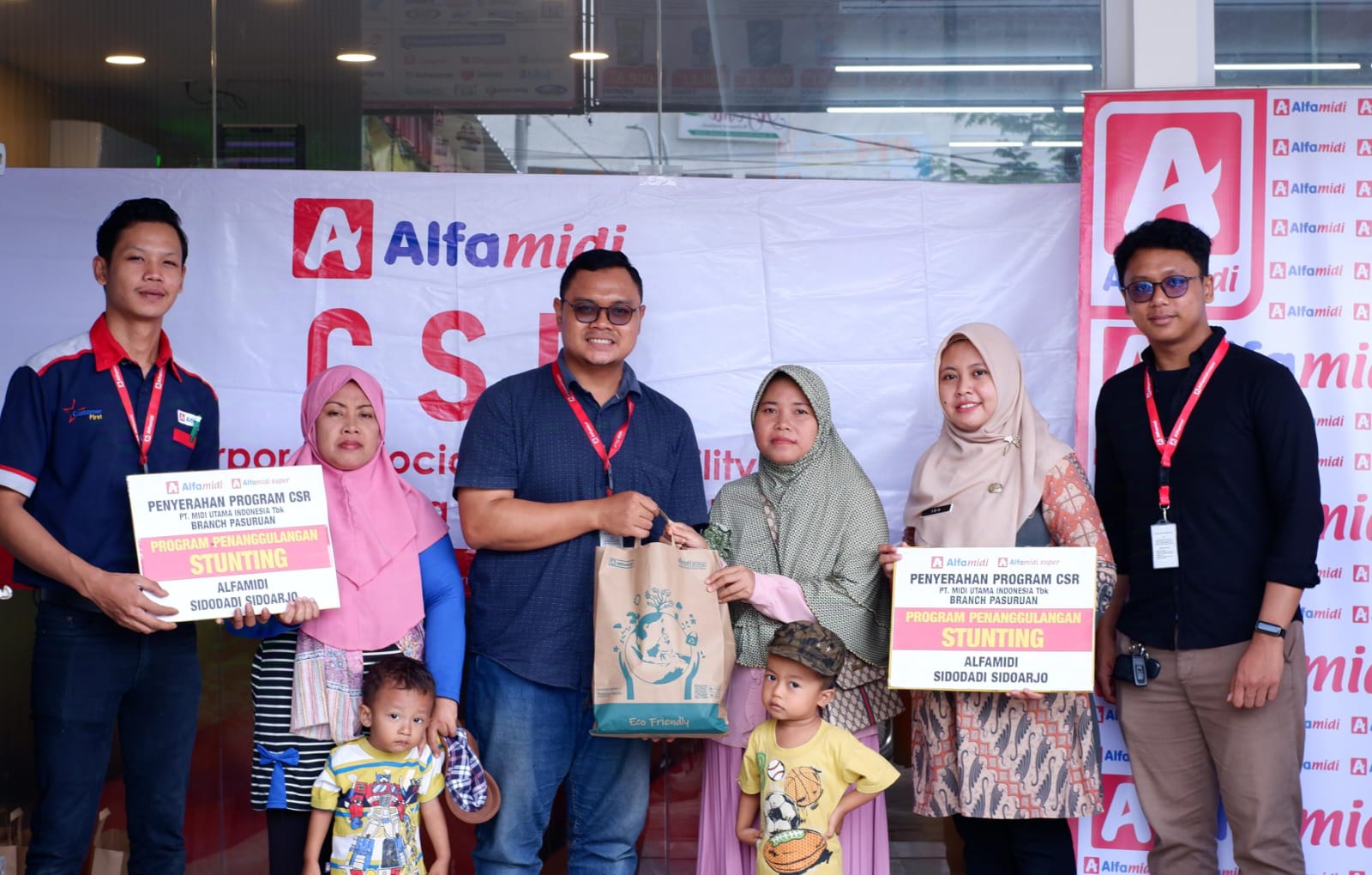 Alfamidi Salurkan 32.000 Telur untuk Ratusan Anak Terindikasi Stunting