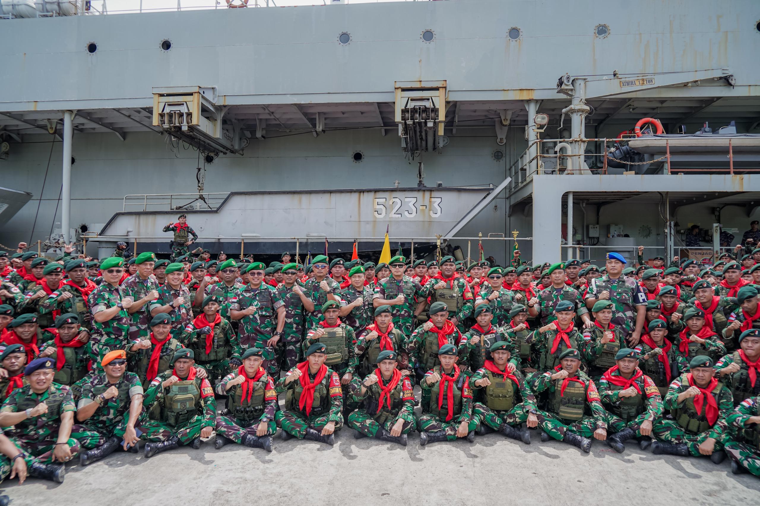 Kasdam XV/Pattimura Mengantar Keberangkatan Satgas Pamtas RI-PNG Mobile Yonif 733/Masariku