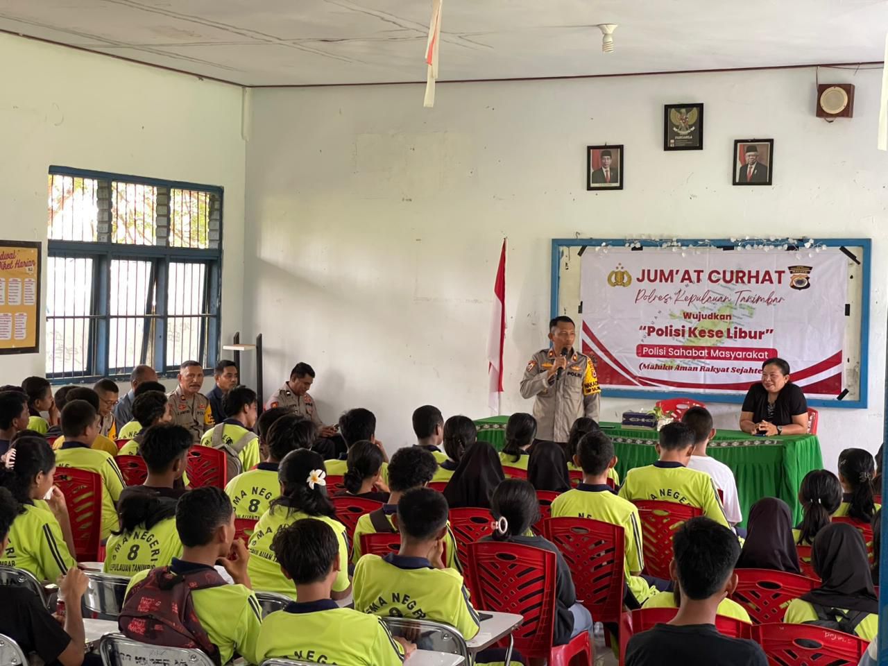 Sambangi para Pelajar SMA, Wakapolres Kepulauan Tanimbar pimpin Jumat Curhat