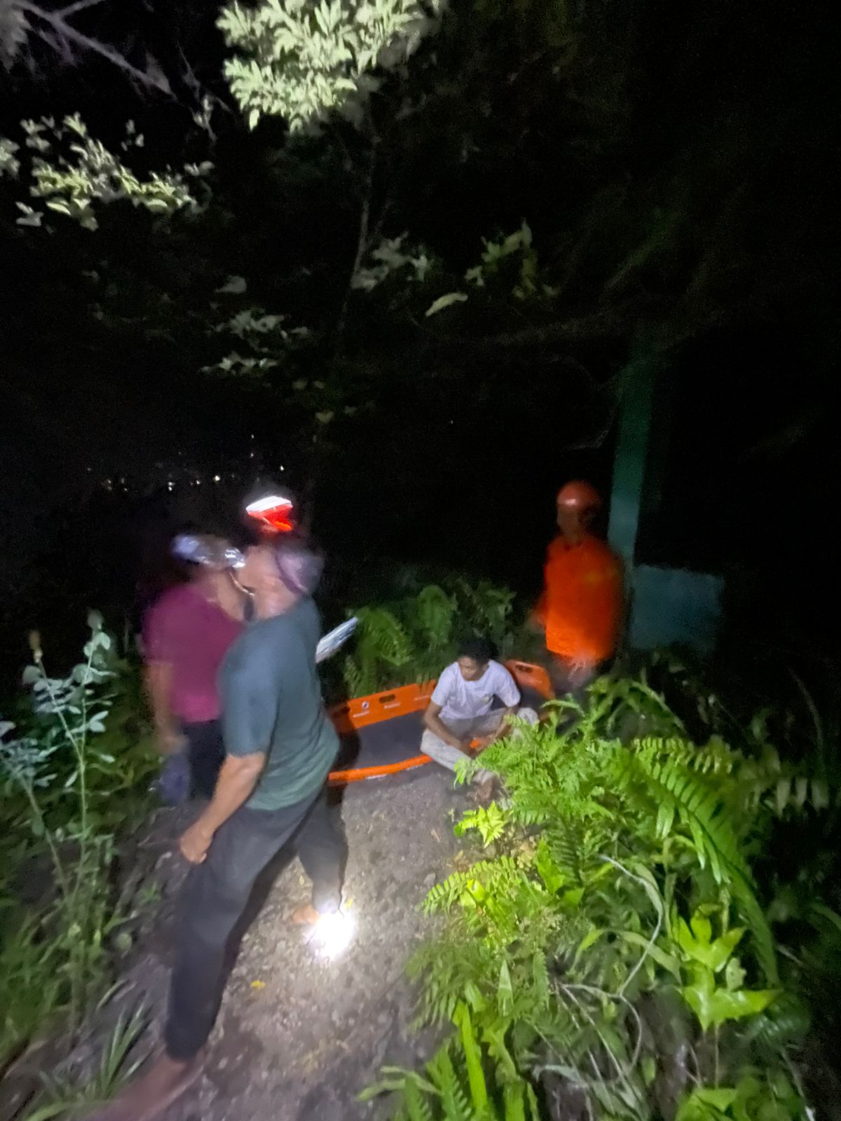 Tiga Pendaki Gunung Api Banda Neira berhasil diselamatkan Tim SAR Gabungan
