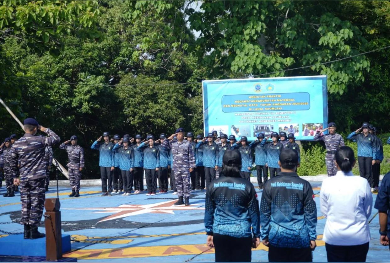 PANGKALAN TNI AL SAUMLAKI LAKSANAKAN UPACARA PEMBUKAAN KEGAWATDARURATAN MAHASISWI POLTEKES KEMENKES MALUKU PRODI KEBIDANAN