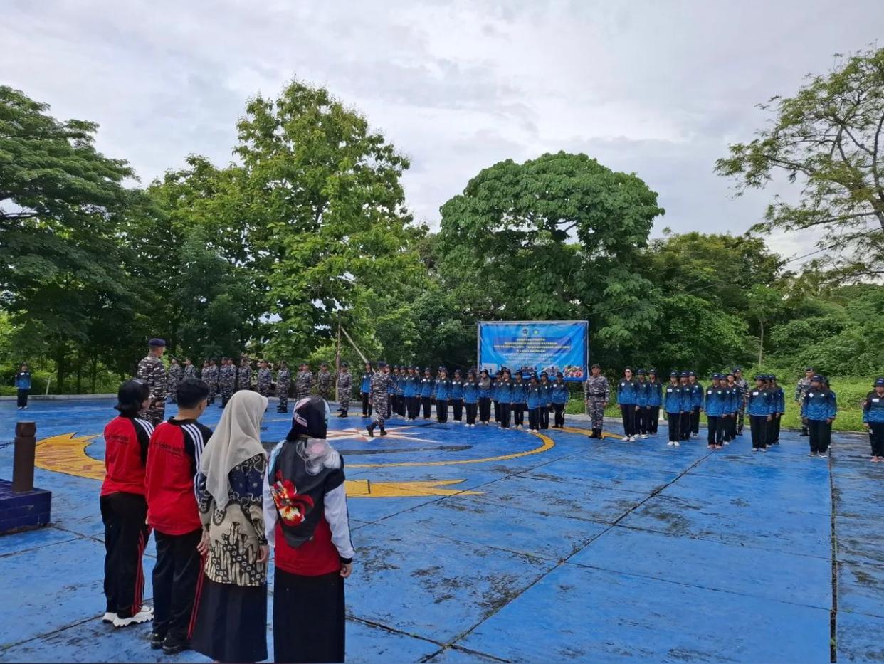 PANGKALAN TNI AL SAUMLAKI LAKSANAKAN UPACARA PENUTUPAN PRAKTIK KEGAWATDARURATAN MAHASISWI POLTEKES KEMENKES MALUKU PRODI KEBIDANAN