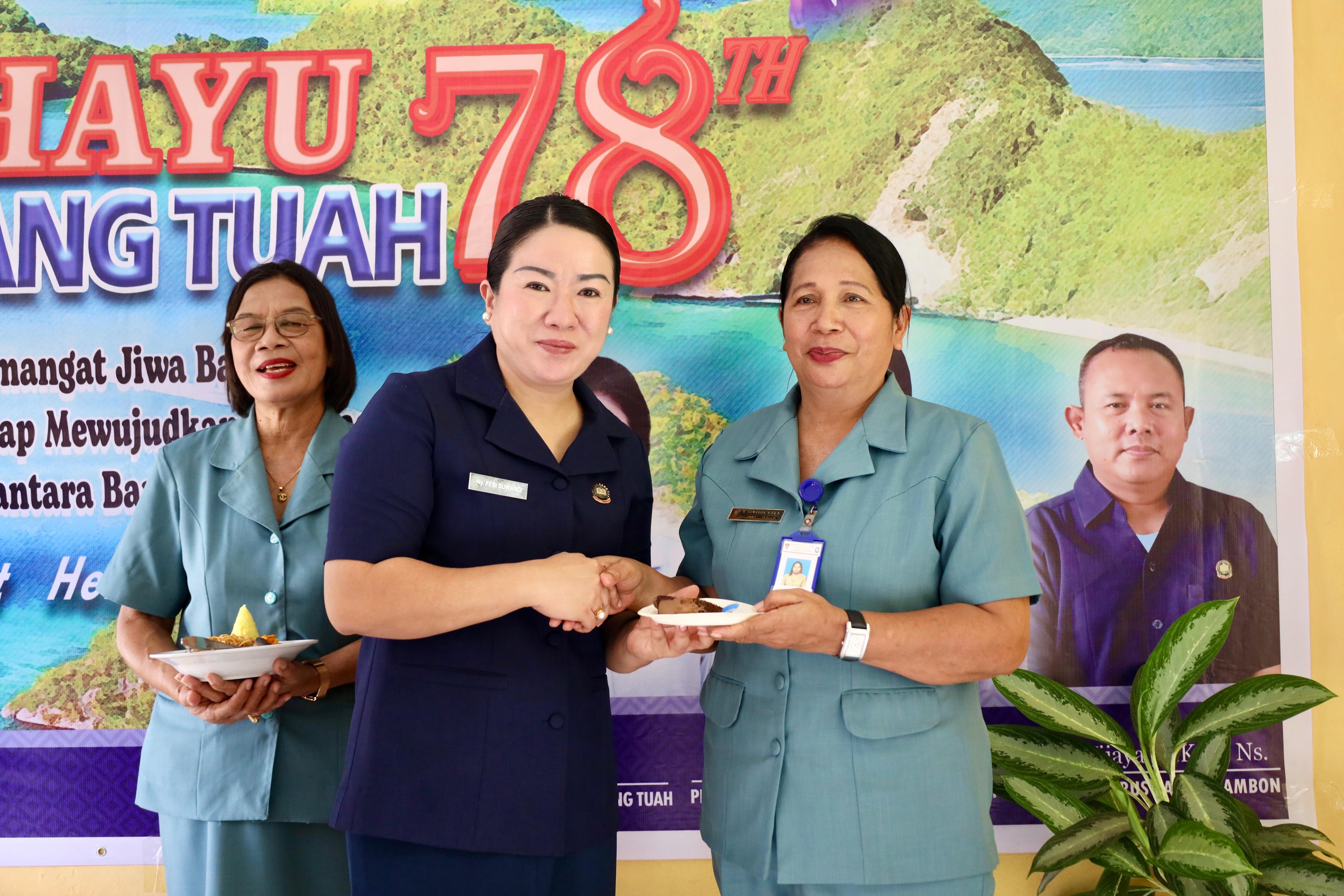 Danlantamal IX Beserta Ibu Pengawas Cabang Ambon YHT, Hadiri Syukuran HUT Yayasan Hang Tuah Ke-78 di Aula SMP Hang Tuah Ambon