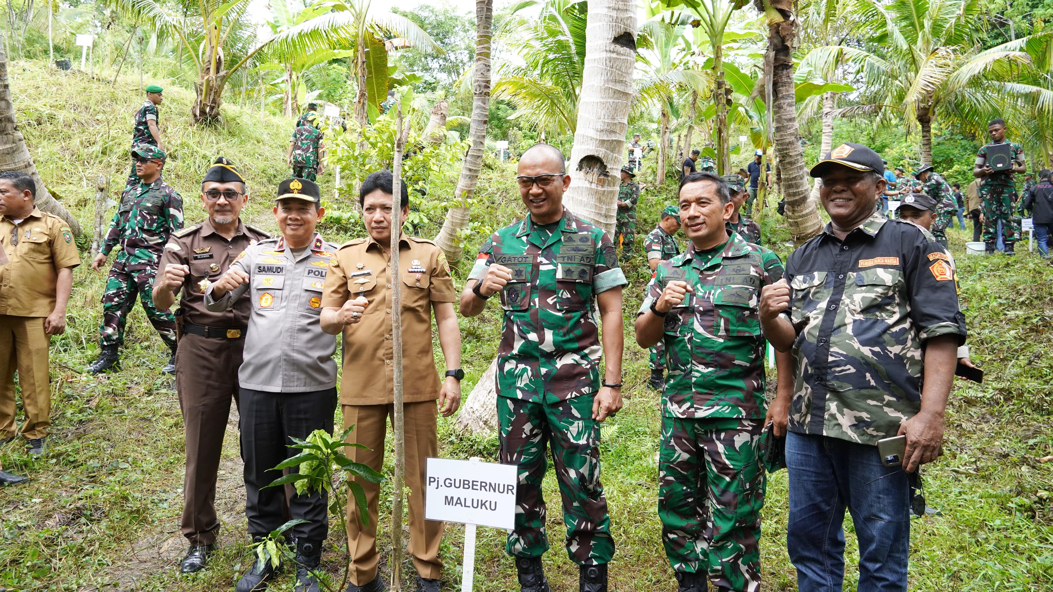 Wakapolda Maluku Hadiri Penanaman 1.000 Pohon yang Digelar Kodam XV/Pattimura