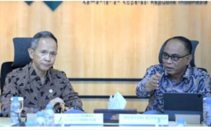 KEMENKOP RI SERAHKAN DAFTAR KOPERASI YANG MENJALANKAN KEGIATAN DI SEKTOR JASA KEUANGAN KEPADA OJK