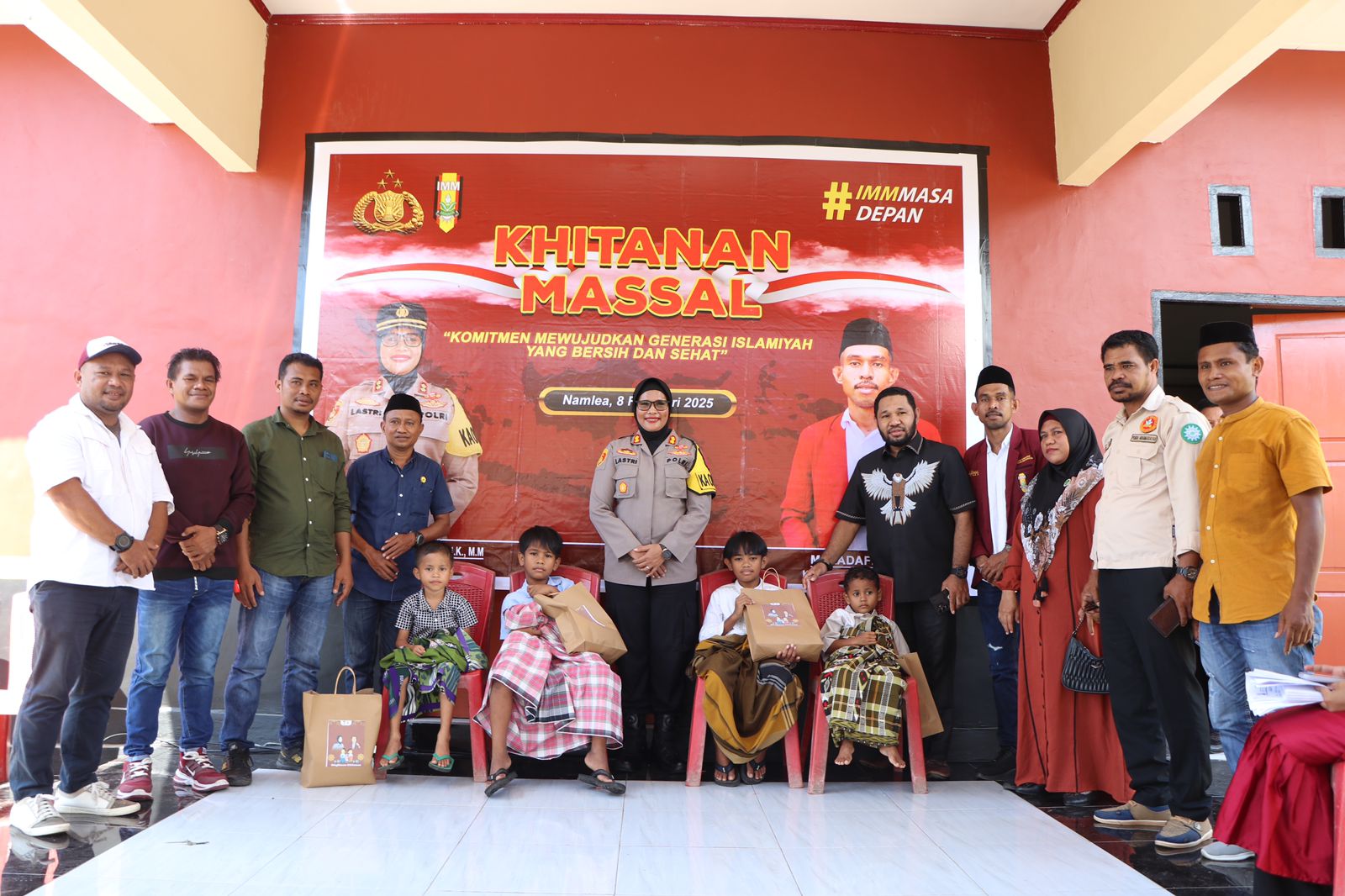 Polres Buru dan Ikatan Mahasiswa Muhamadiya Buru bersenergi dalam kegiatan khitanan masal