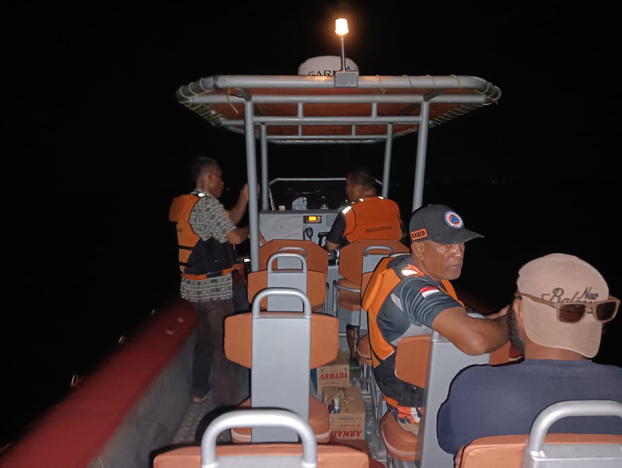 Tim SAR Gabungan Berhasil Selamatkan 3 Nelayan Korban Kecelakaan Kapal Long Boat di Maluku Tenggara.
