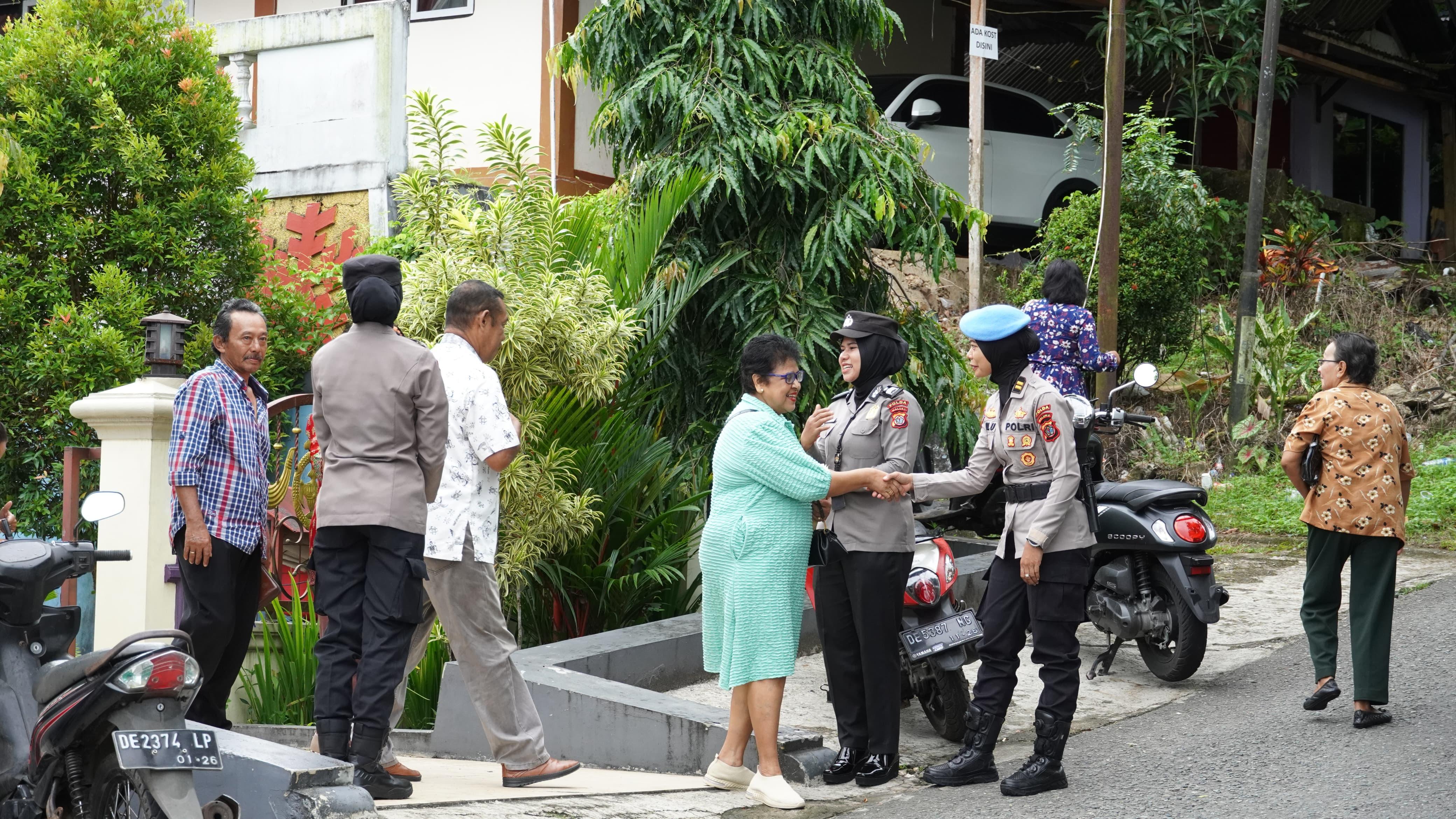 Polwan Amankan Ibadah Umat Kristiani di Sejumlah Gereja di Ambon Wujud Nyata Toleransi Beragama