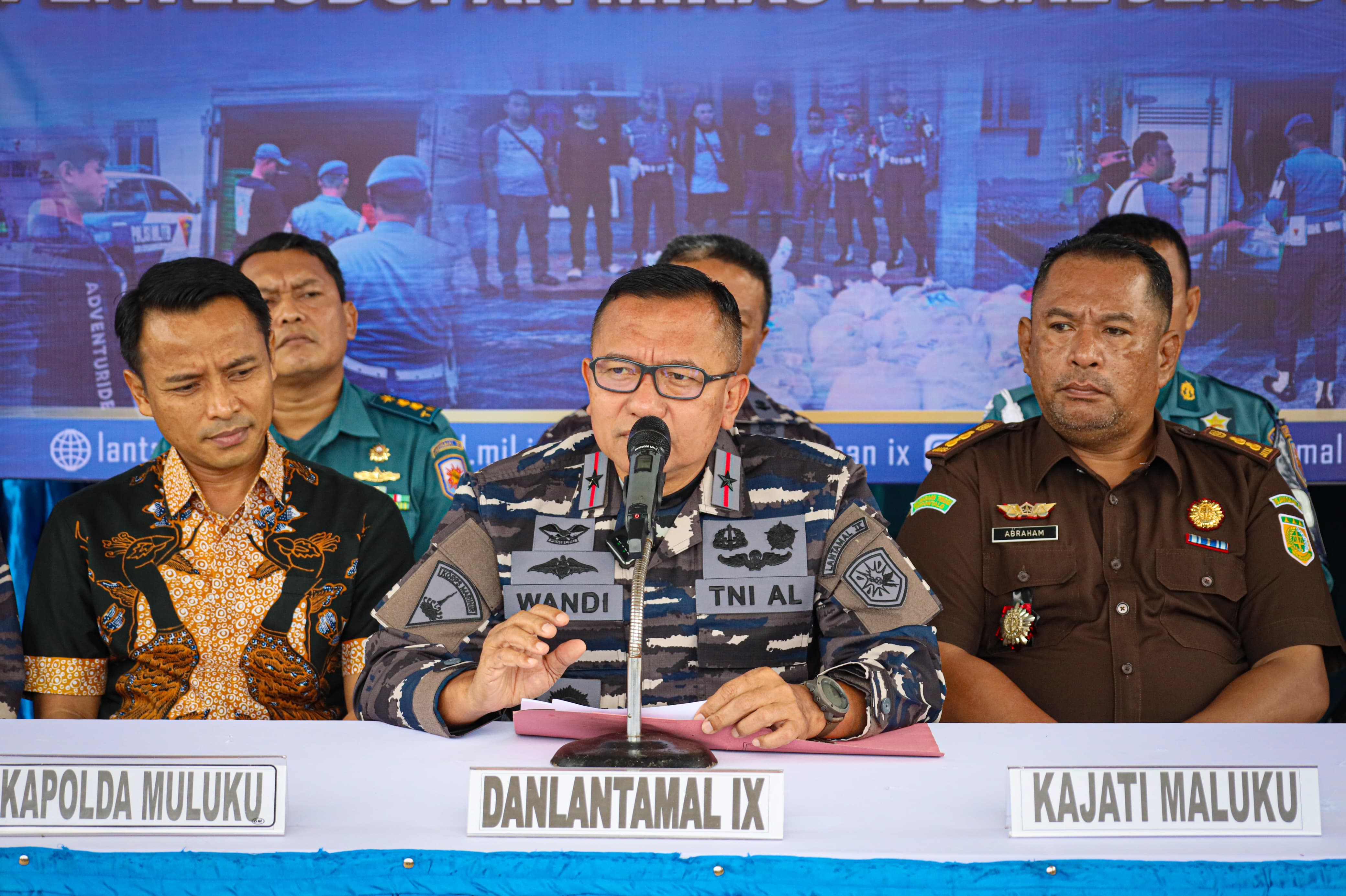 Lantamal IX Ambon Adakan Pemusnahan Miras Ilegal Jenis Sopi Sebanyak 1.400 Liter