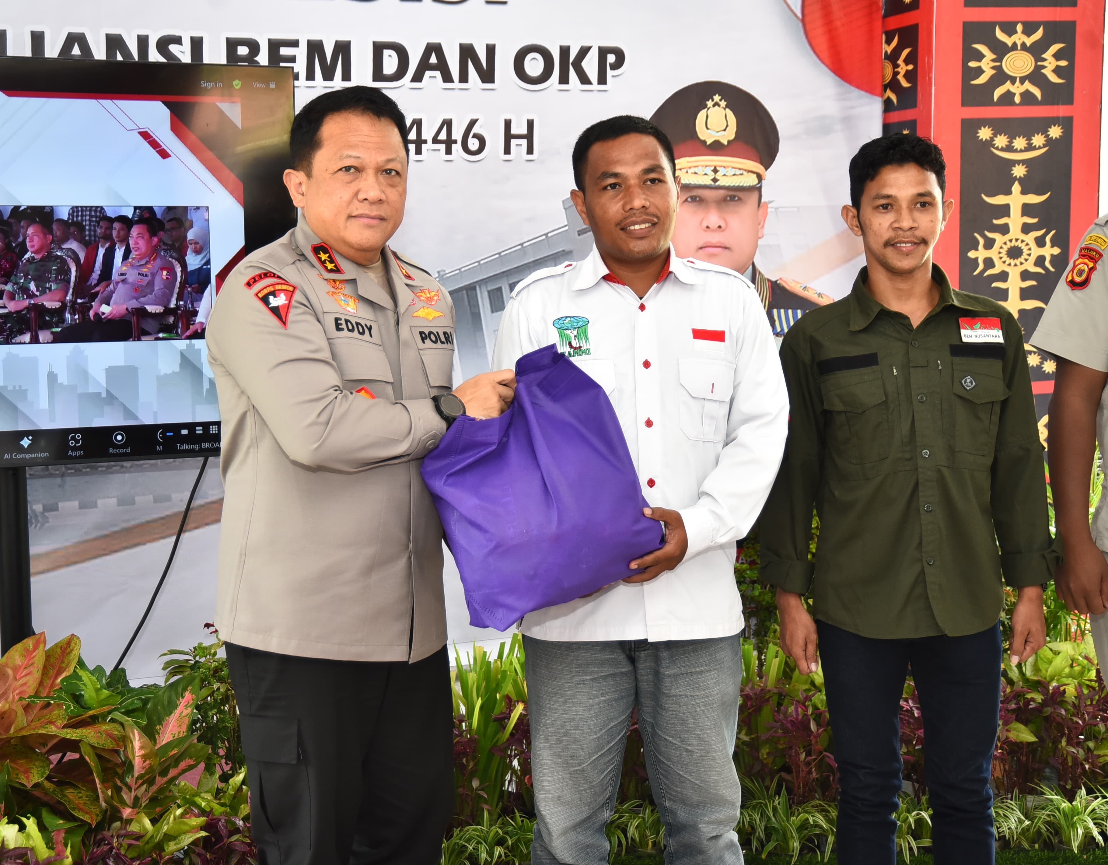 Jelang Ramadan, Kapolda Maluku Salurkan 1.150 Paket Bansos Kepada Ormas, OKP dan Mahasiswa