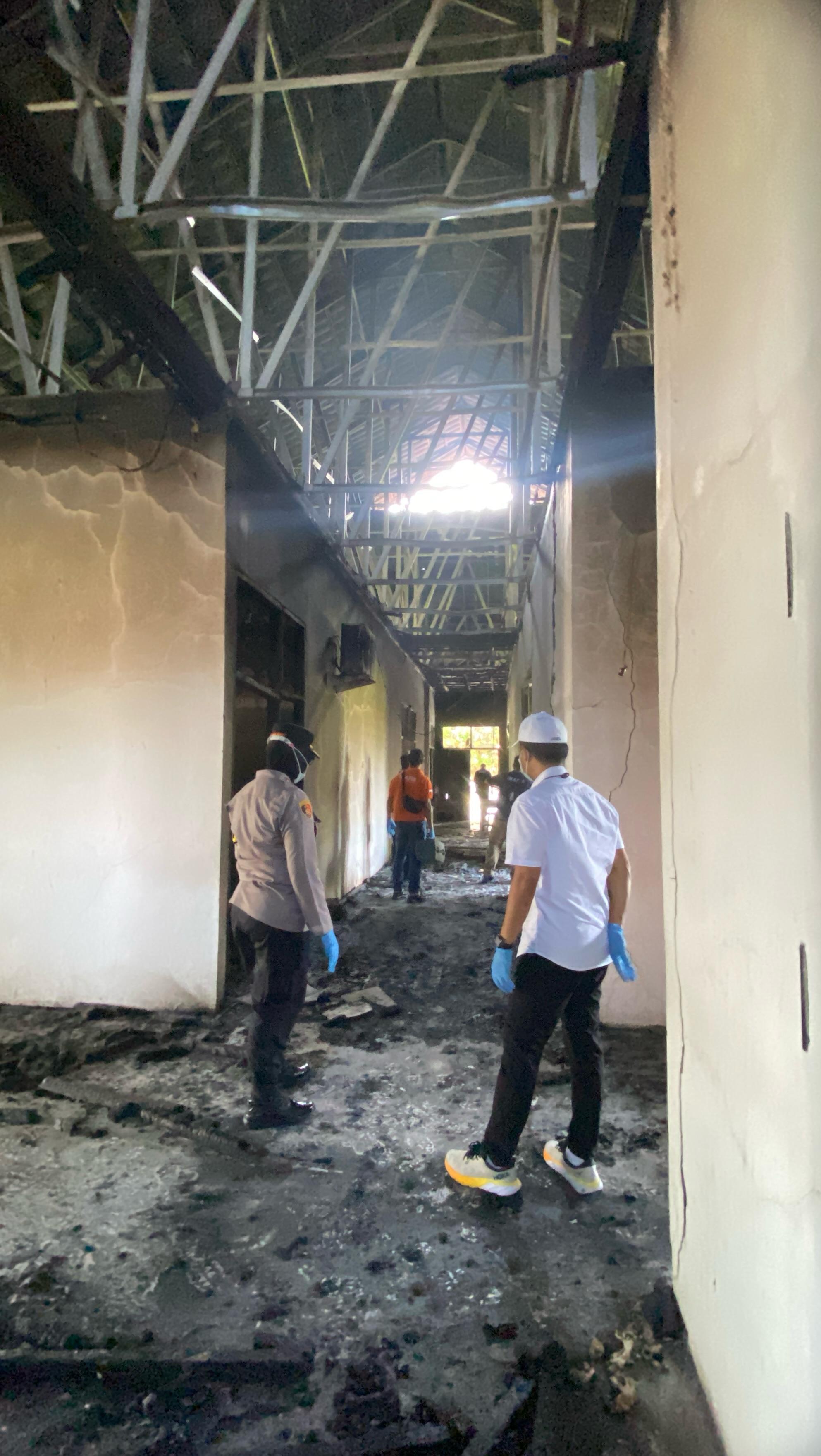 Tim Inafis Polda Maluku Dikerahkan Lidik Penyebab Terbakarnya Kantor KPU Buru