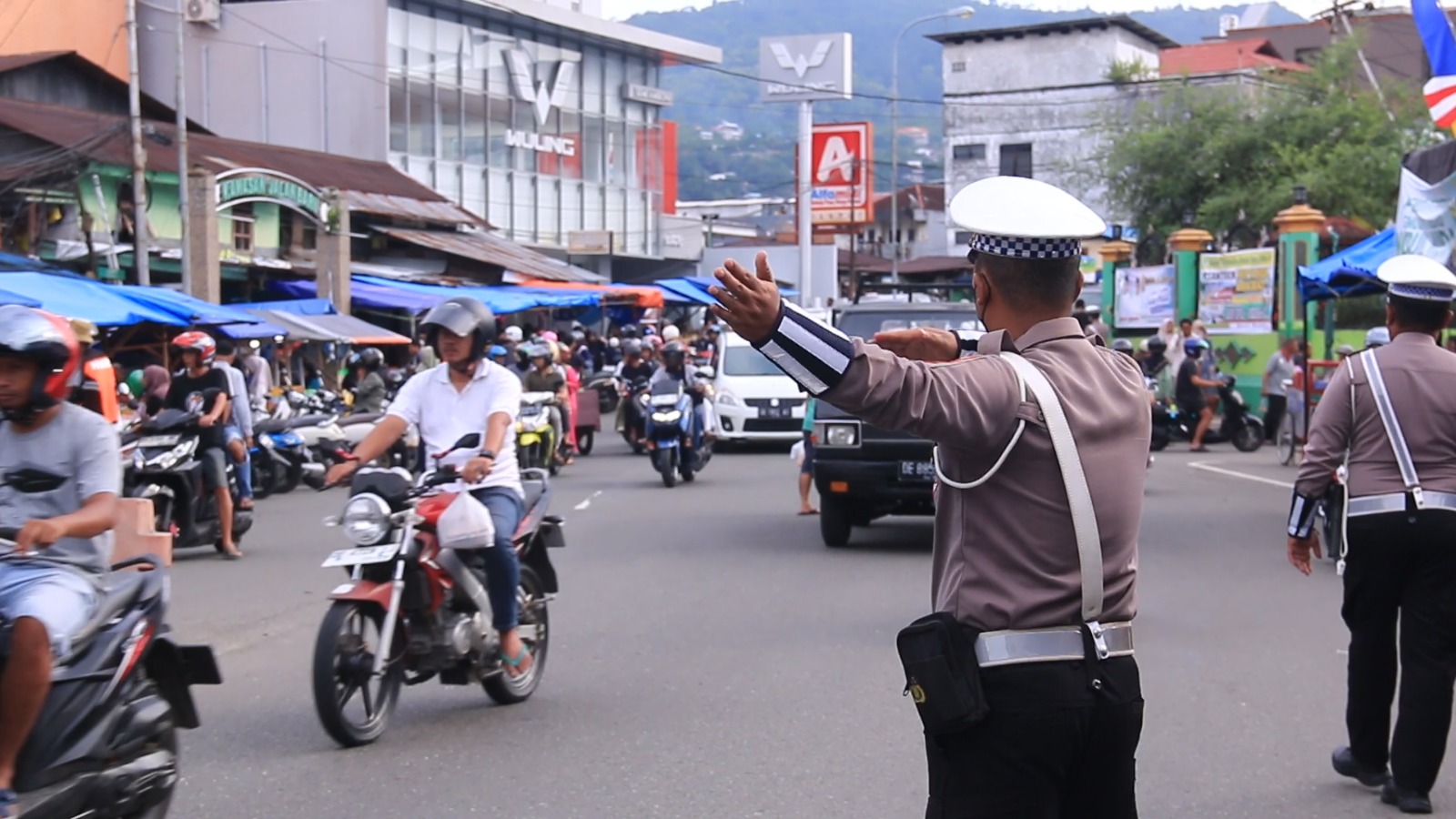 Hari Keempat Ramadan Polresta Ambon Terus Mengamankan Warga Yang Berburu Takjil