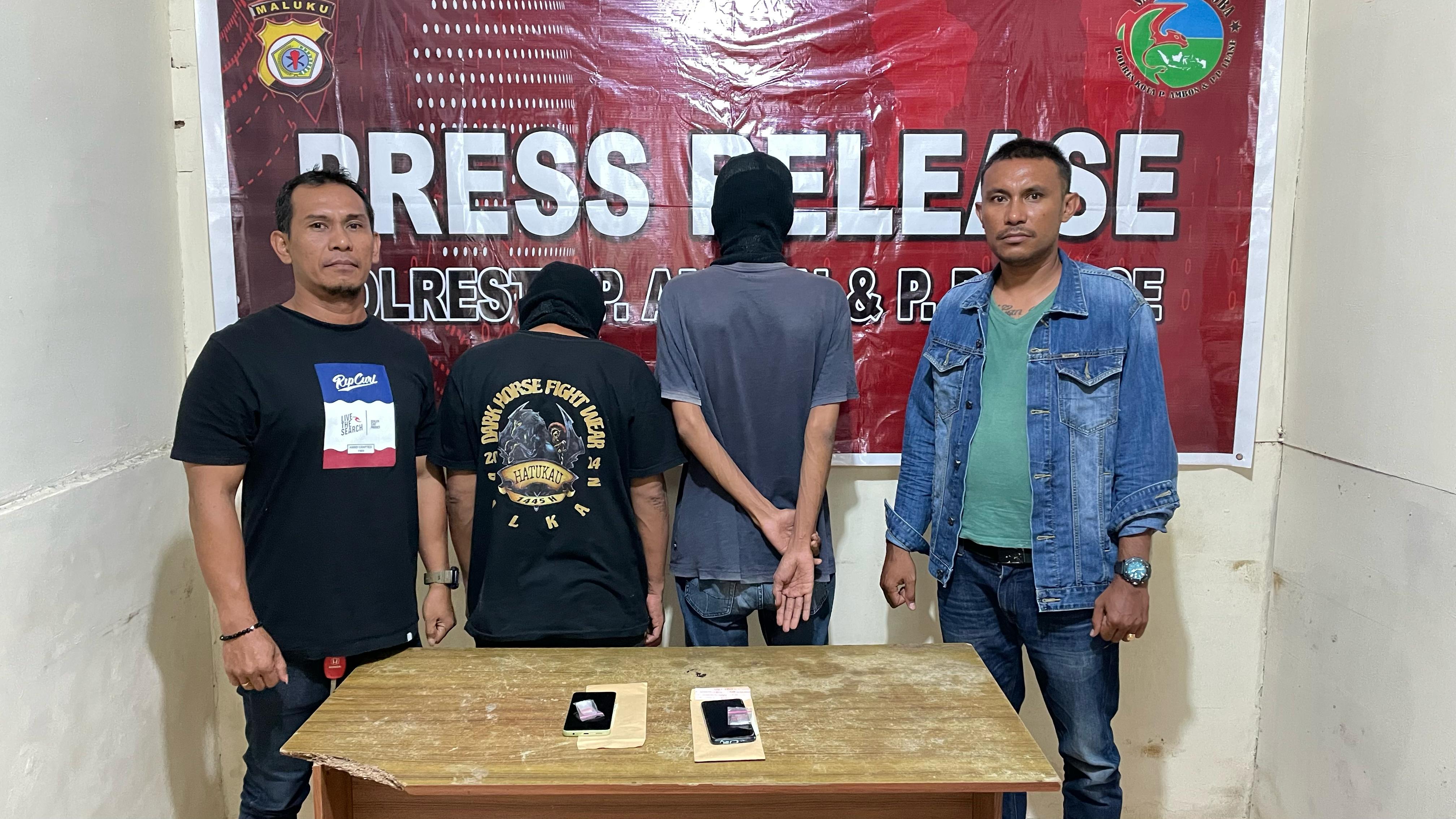 Polisi Ciduk Dua Pemuda Pemilik Narkoba Di Kota Ambon.