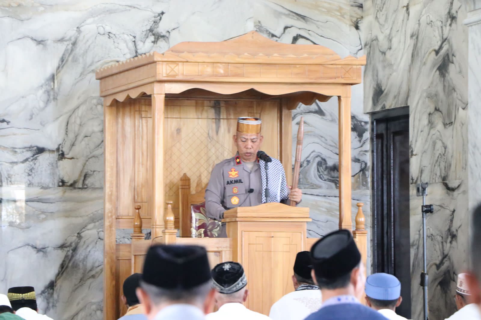 Waka Polres Buru, Akmil Djapa Jadi Khatib di Masjid Maula Ibrahim Namlea