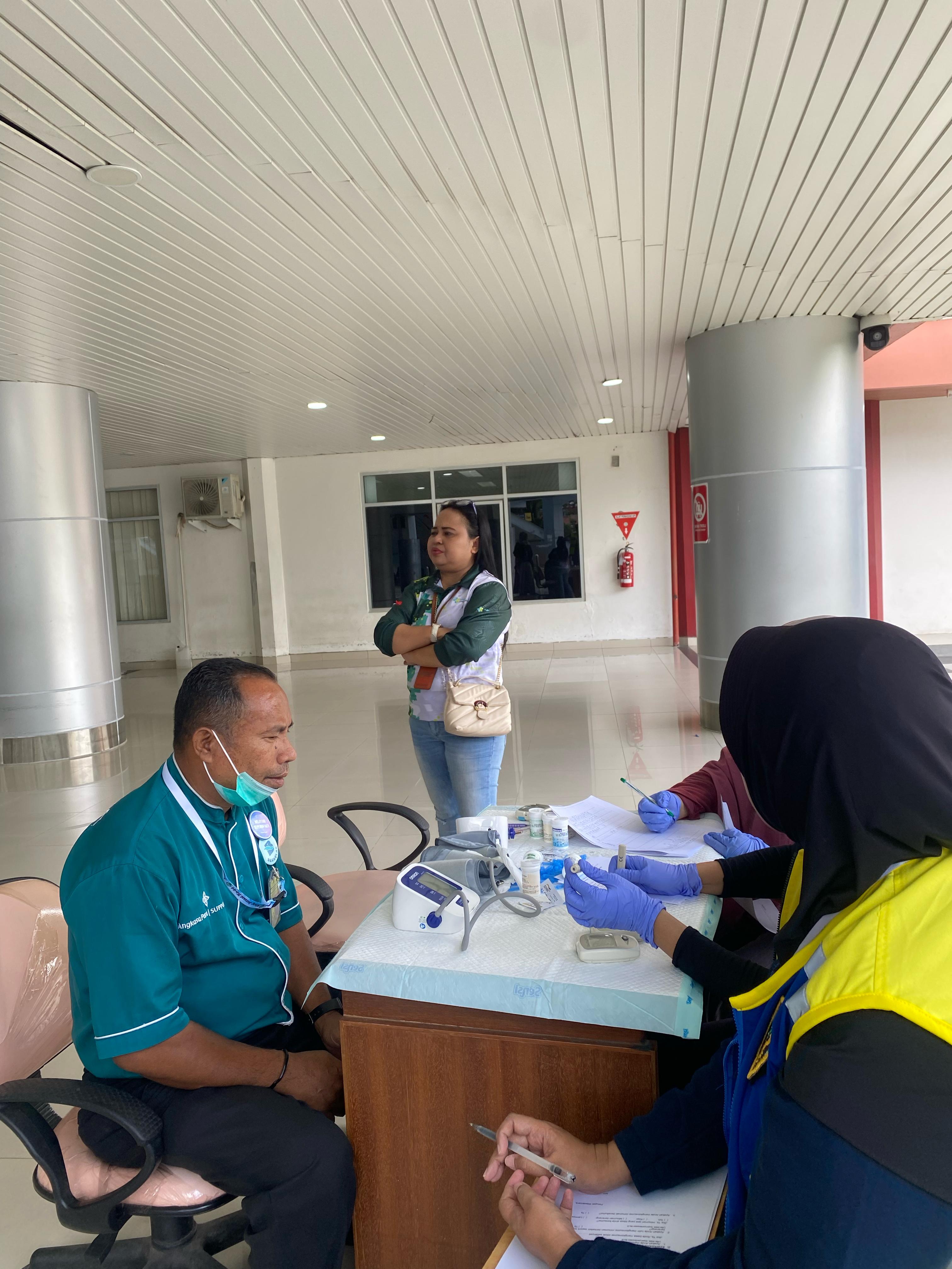PEMERIKSAAN KESEHATAN UNTUK PENGGUNA JASA BANDARA