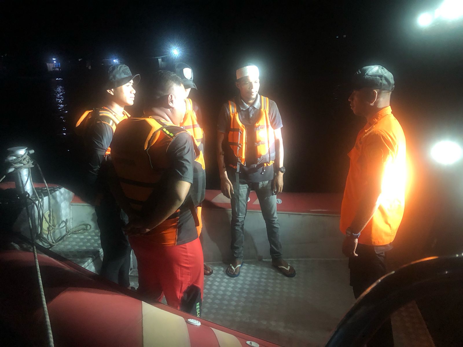 Alami mati mesin dan terombang ambing, lima orang nelayan berhasil diselamatkan