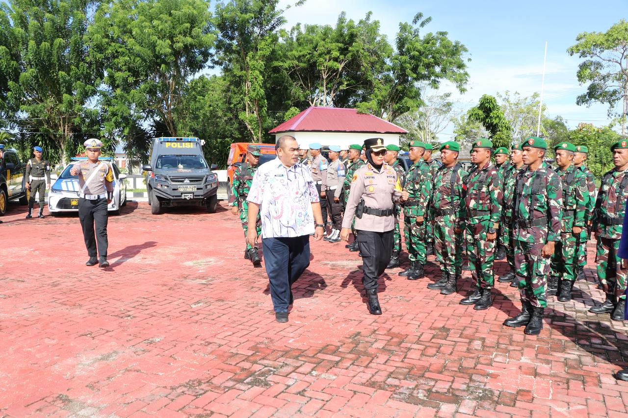 Kapolres Polres Buru Pimpin Upacara Gelar Pasukan Operasi Ketupat 2025