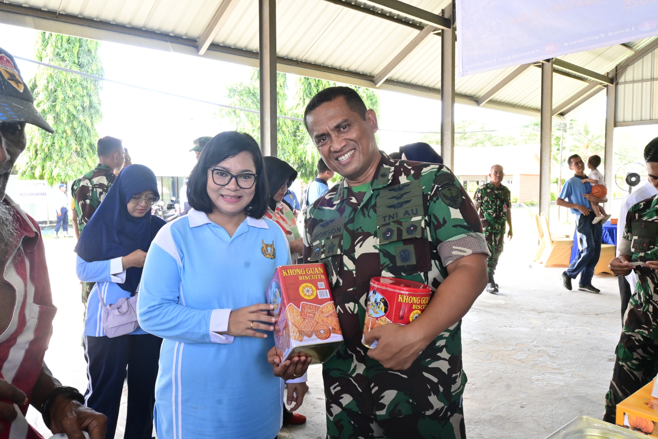 Lanud Pattimura Gelar Bazar Murah Secara Serentak dalam Rangka Memperingati HUT ke-79 TNI-AU Tahun 2025