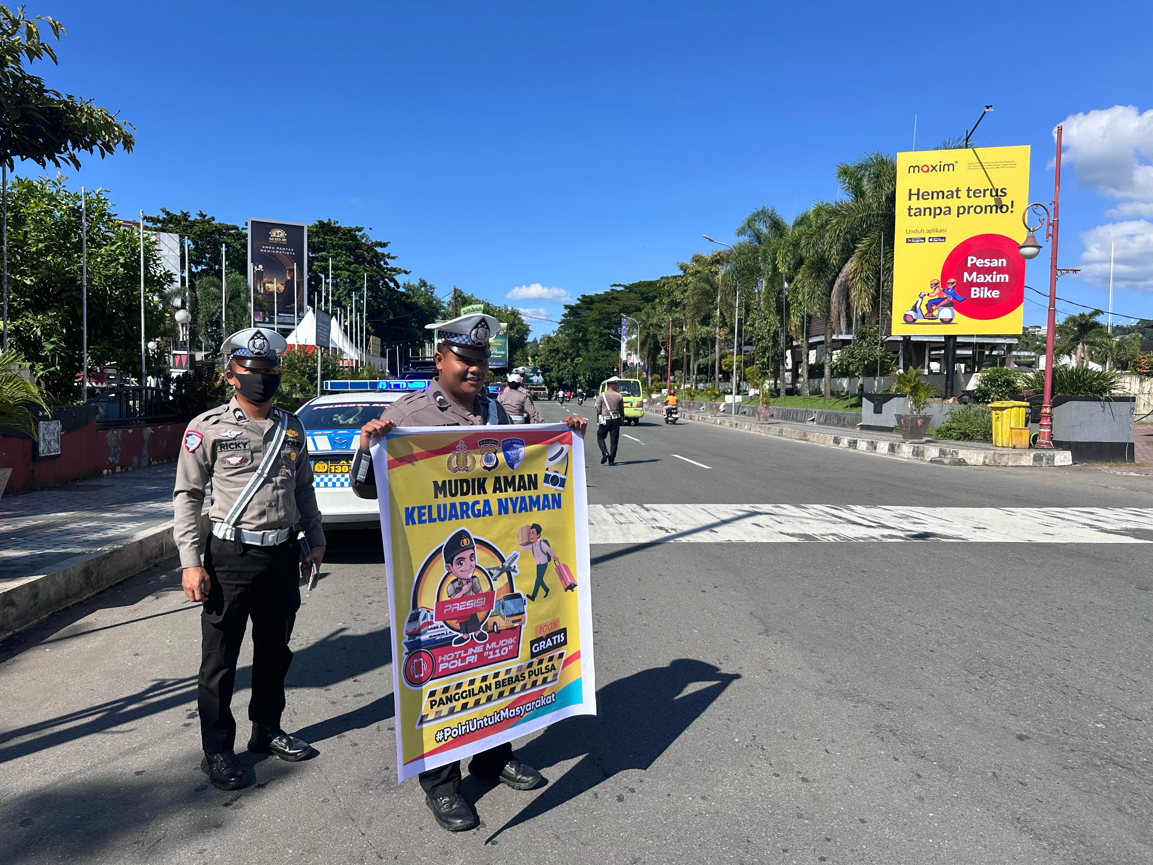 Jelang Lebaran 1446 H, Satlantas Polresta Ambon Turun Langsung Mengedukasi masyarakat Terkait Keselamatan Berkendara.