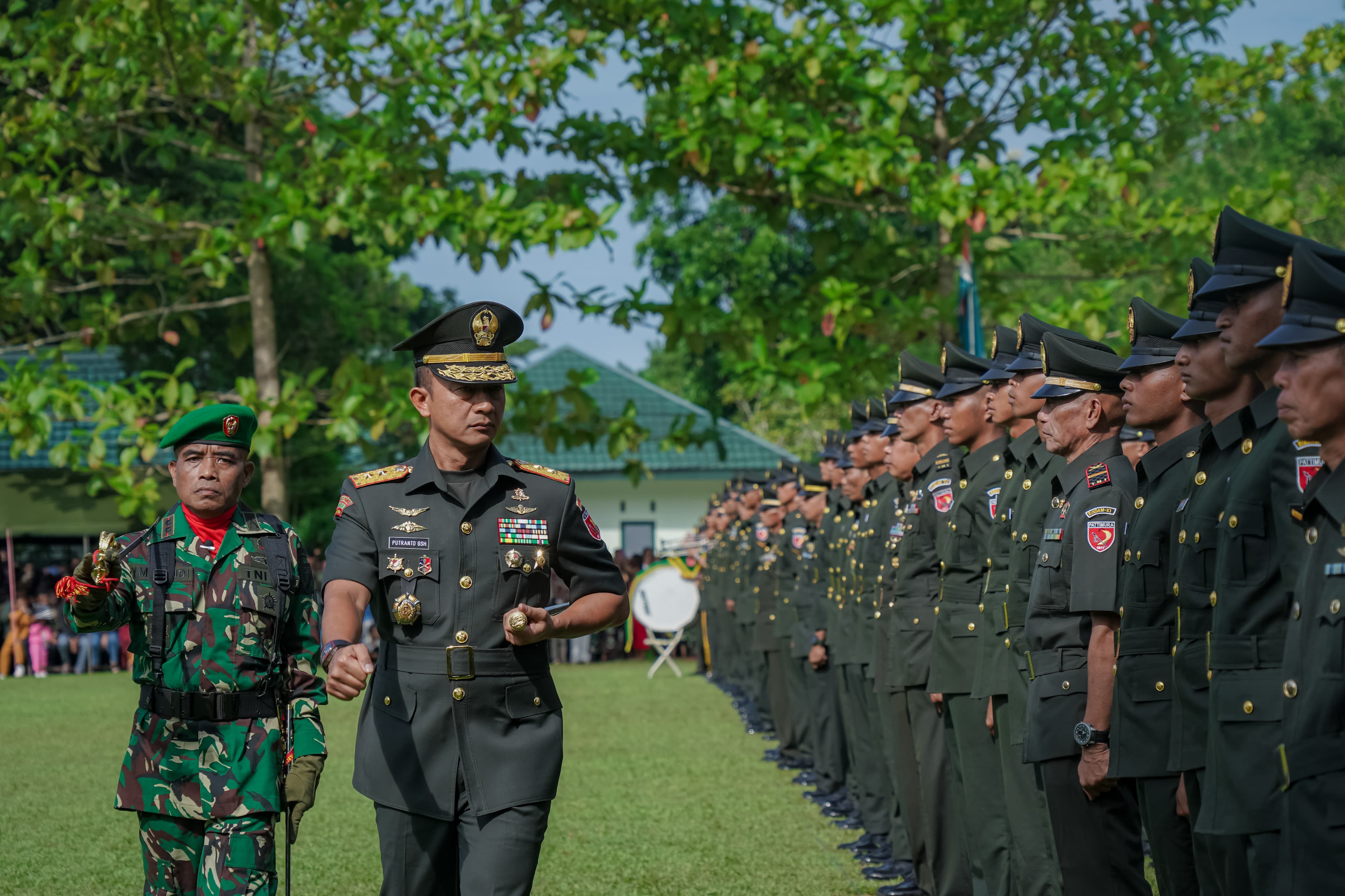 Pangdam XV/Pattimura Pimpin Upacara Tupdik Bintara TNI AD Gel II TA 2024