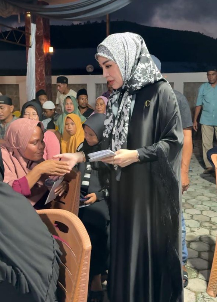 Muhamad.D.Rigan Gelar Bukber Bersama Janda dan Anak Yatim di Desa Jikumerasa