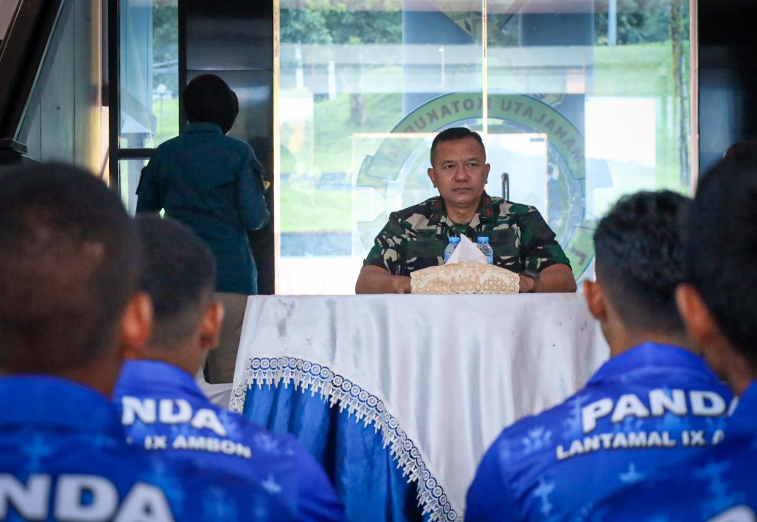 DANLANTAMAL IX AMBON BERIKAN PEMBEKALAN KEPADA CASIS TAMTAMA PANDA AMBON GEL I 2025 YANG MENGIKUTI SELEKSI PUSAT