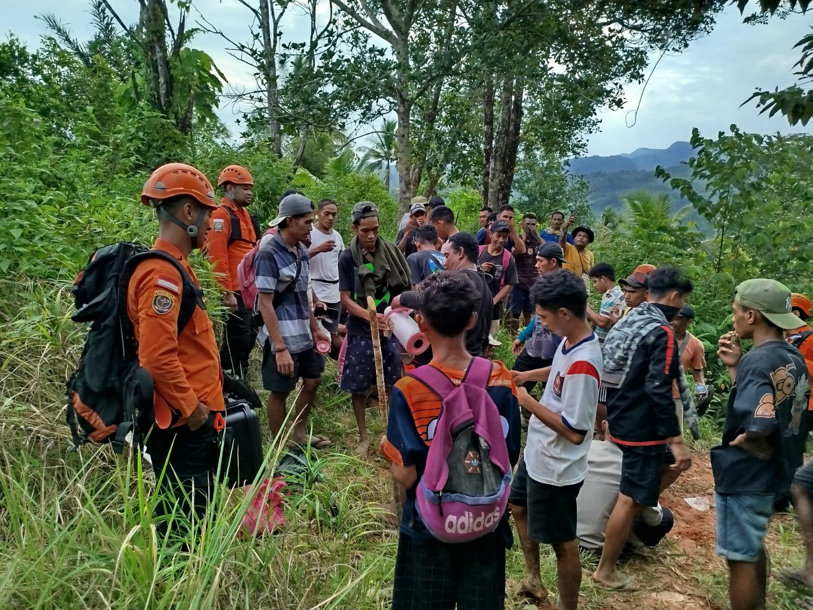 Sempat dikhawatirkan hilang di dalam hutan, Mario Sahurila berhasil ditemukan Tim SAR Gabungan