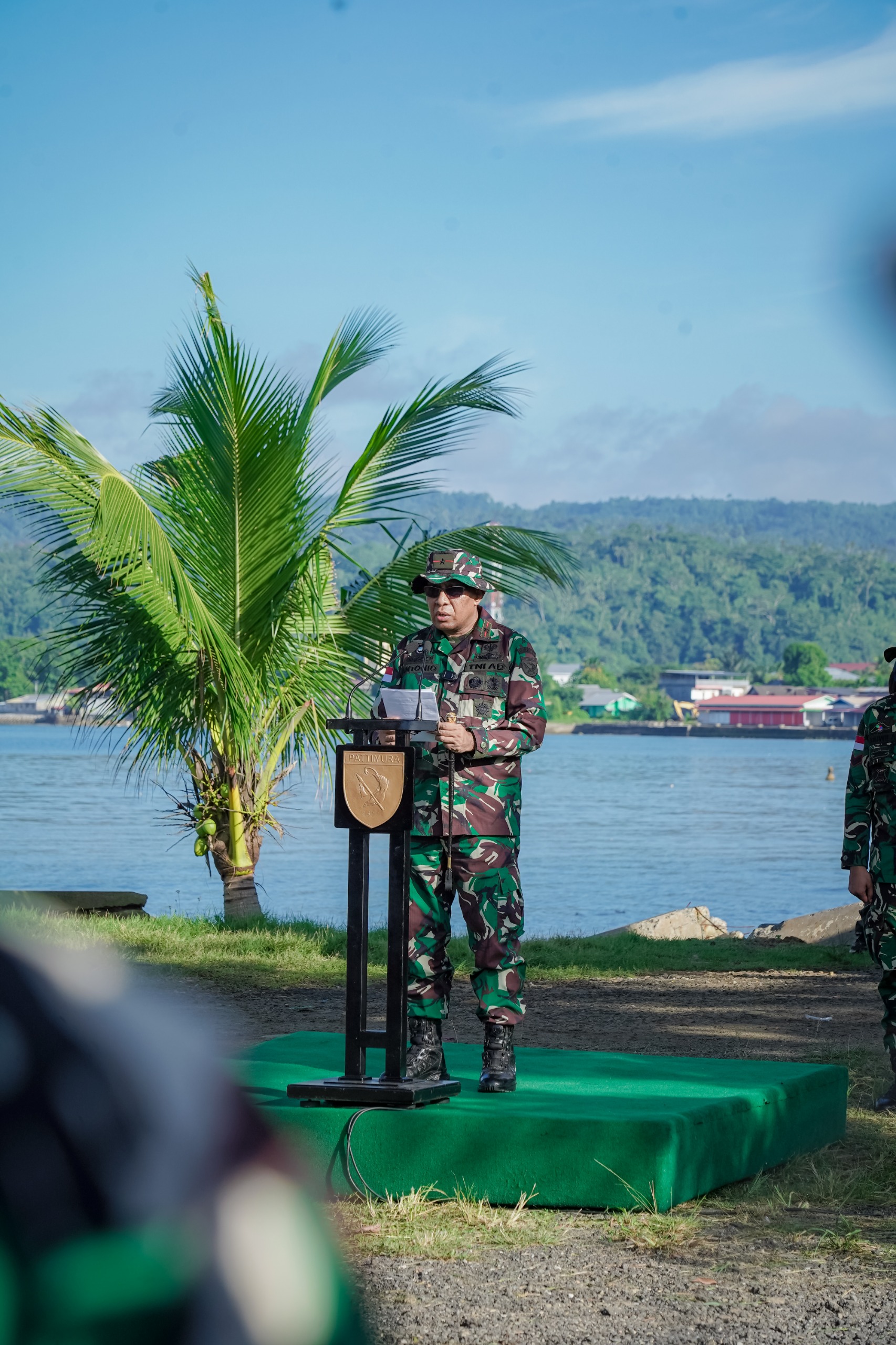 Aksi Bersih Pantai dan Pasar Sambut HUT Kodam XV/Pattimura Ke- 68