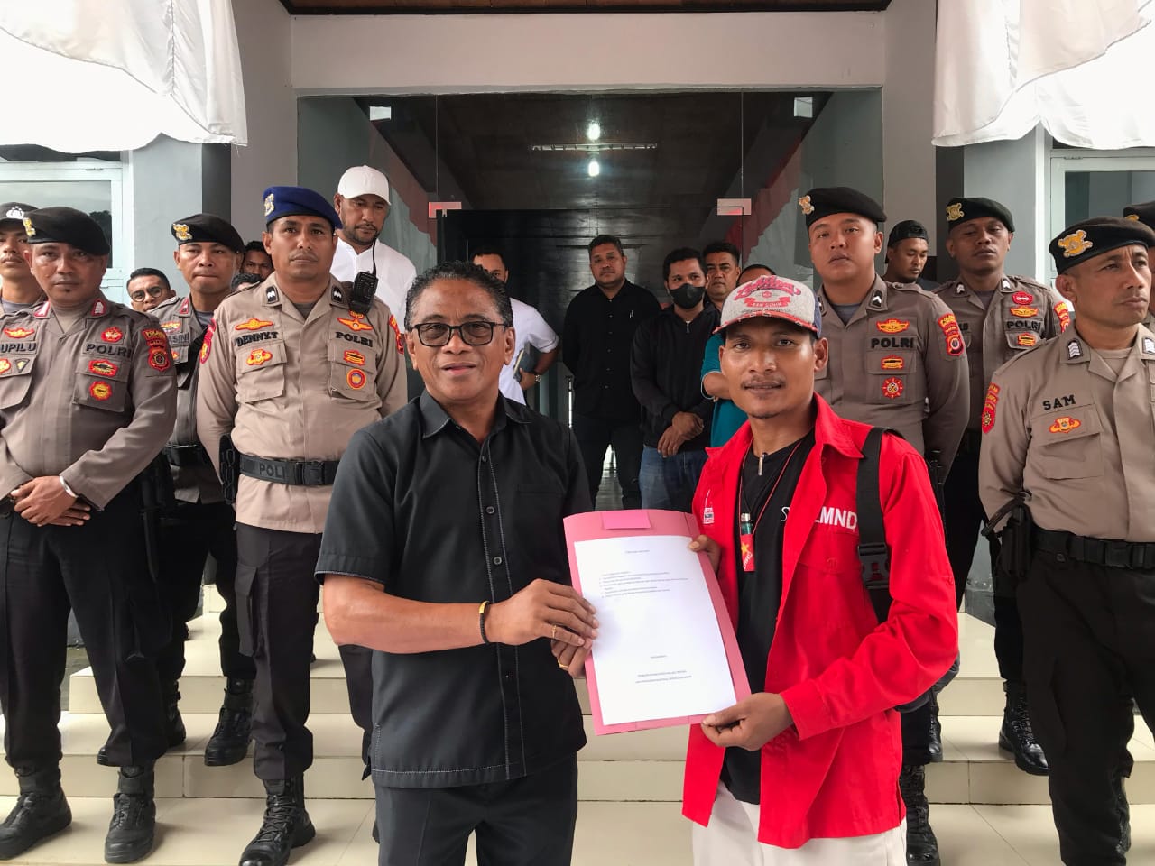 PUNGLI DIBILIK , MELAHAP ASET NEGARA, MAPLASA .KADIS DISPERINDAG SAHUBAWA HARUS DICOPOT.