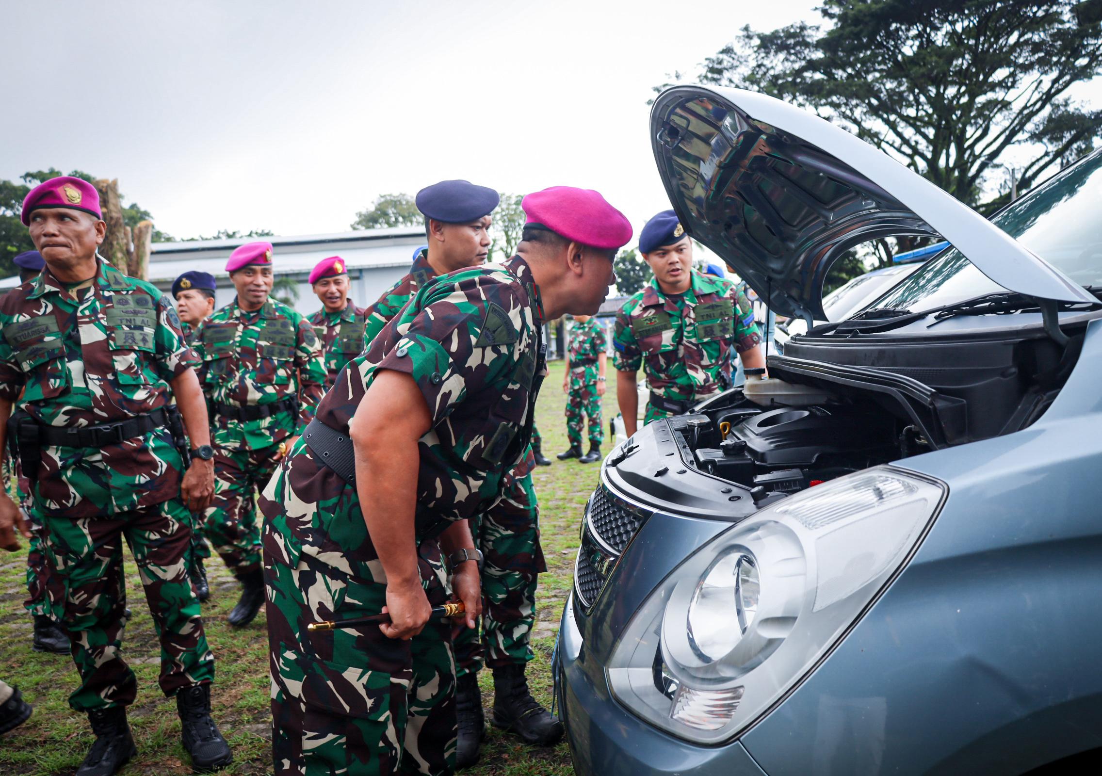 Danlantamal IX Laksanakan Apel Gelar Pengecekan Rutin Kesiapan Perlengkapan Dan Personel Di Mako Lantamal IX Ambon