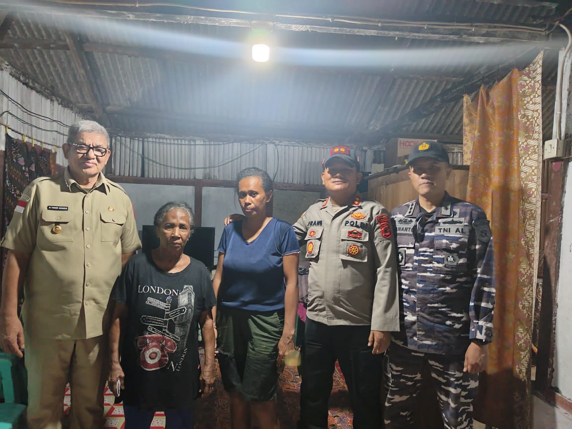 DANLANAL TUAL BERSAMA FORKOPIMDA MALUKU TENGGARA SAMBANGI KORBAN BANJIR DI OHOIEL KEI BESAR