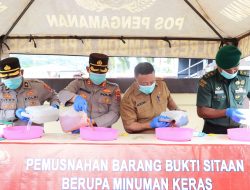 Sambut Hari Bhayangkara ke-79, Polresta Ambon Musnahkan 3.800 Liter Miras Ilegal