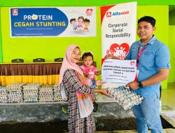 Alfamidi Rampungkan CSR Tahap 6, Distribusikan 9.000 Telur di Kabupaten Buru