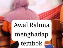 RAHMA HELUT TERDAKWA KASUS PELAKU PEMBAKARAN KANTOR KPUD BURU,  TURUN DARI MOBIL MEWAH TANPA PENGAWALAN KEJAKSAAN NEGERI.