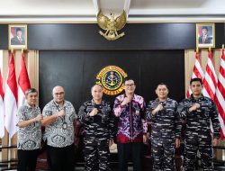 DIDAMPINGI PEJABAT UTAMA KODAERAL IX, LAKSDA DJODI TERIMA _COURTESY CALL_ DEPUTI KEPALA PERWAKILAN BI PROVINSI MALUKU