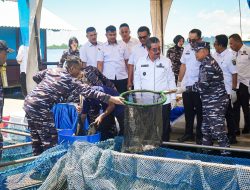 DUKUNG PENUH PROGRAM KETAHANAN PANGAN NASIONAL, DANKODAERAL IX GELAR PANEN IKAN DI KERAMBA JARING APUNG