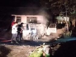 Angkot Terbakar di Suli, Polisi Bergerak Cepat Amankan TKP & Bantu Pemadaman