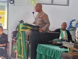 Kapolsek Nusaniwe Ingatkan Bahaya Meriam Kaleng Saat Sambangi Gereja Nazareth Latuhalat