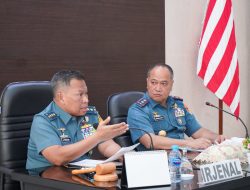 IRJENAL LAKSAMANA MADYA TNI ACHMAD WIBISONO PIMPIN TAKLIMAT AWAL WASRIK AUDIT KINERJA ITJENAL TA 2025 DI KODAERAL IX