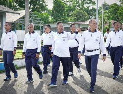 LAKSAMANA MADYA ACHMAD WIBISONO LAKSANAKAN OLAHRAGA BERSAMA DAN MENEMBAK DENGAN PRAJURIT KODAERAL IX