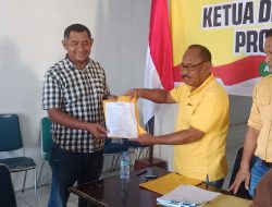 Tim Umar Lessy Resmi Ambil Formulir Pendaftaran di Golkar Maluku