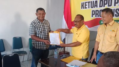 Tim Umar Lessy Resmi Ambil Formulir Pendaftaran di Golkar Maluku