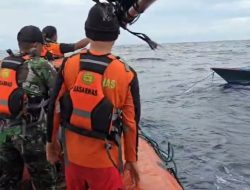 Cuaca Buruk Hantam Laut Banda, Basarnas Selamatkan Nelayan Mati Mesin