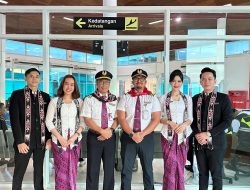 LEPAS PENUMPANG TERAKHIR TAHUN 2025 DAN SAMBUT PENUMPANG PERTAMA TAHUN 2026, BANDARA INTERNASIONAL PATTIMURA AMBON RAYAKAN PERGANTIAN TAHUN DENGAN PENUH MAKNA