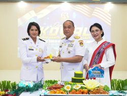 DANKODAERAL IX DIDAMPINGI IBU KETUA KODAERAL IX GABUNGAN JALASENASTRI KOARMADA RI HADIRI TASYUKURAN HARI JADI KORPS WANITA TNI AL KE-63