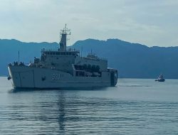 Dukung Satgas Pamtas RI-PNG, KRI Teluk Bintuni-520 Sandar Bekal Ulang di Dermaga Tawiri Kodaeral lX