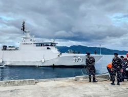Dukung Operasi Perisai Sura 26, KRI Matabongsang-873 Sandar di Dermaga Tawiri Kodaeral IX